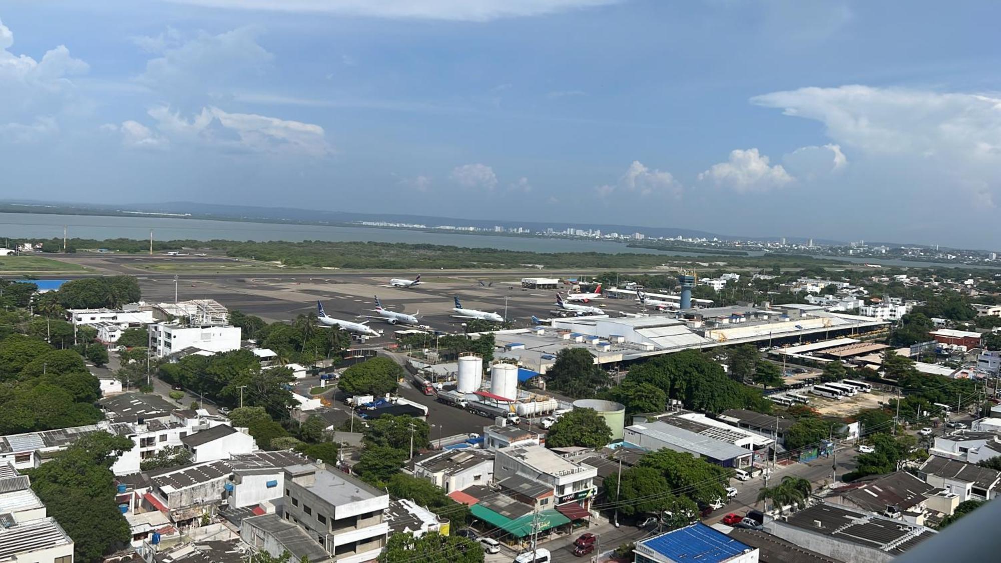 公寓 Aparta Fantastique Cerca Al Aeropuerto De *